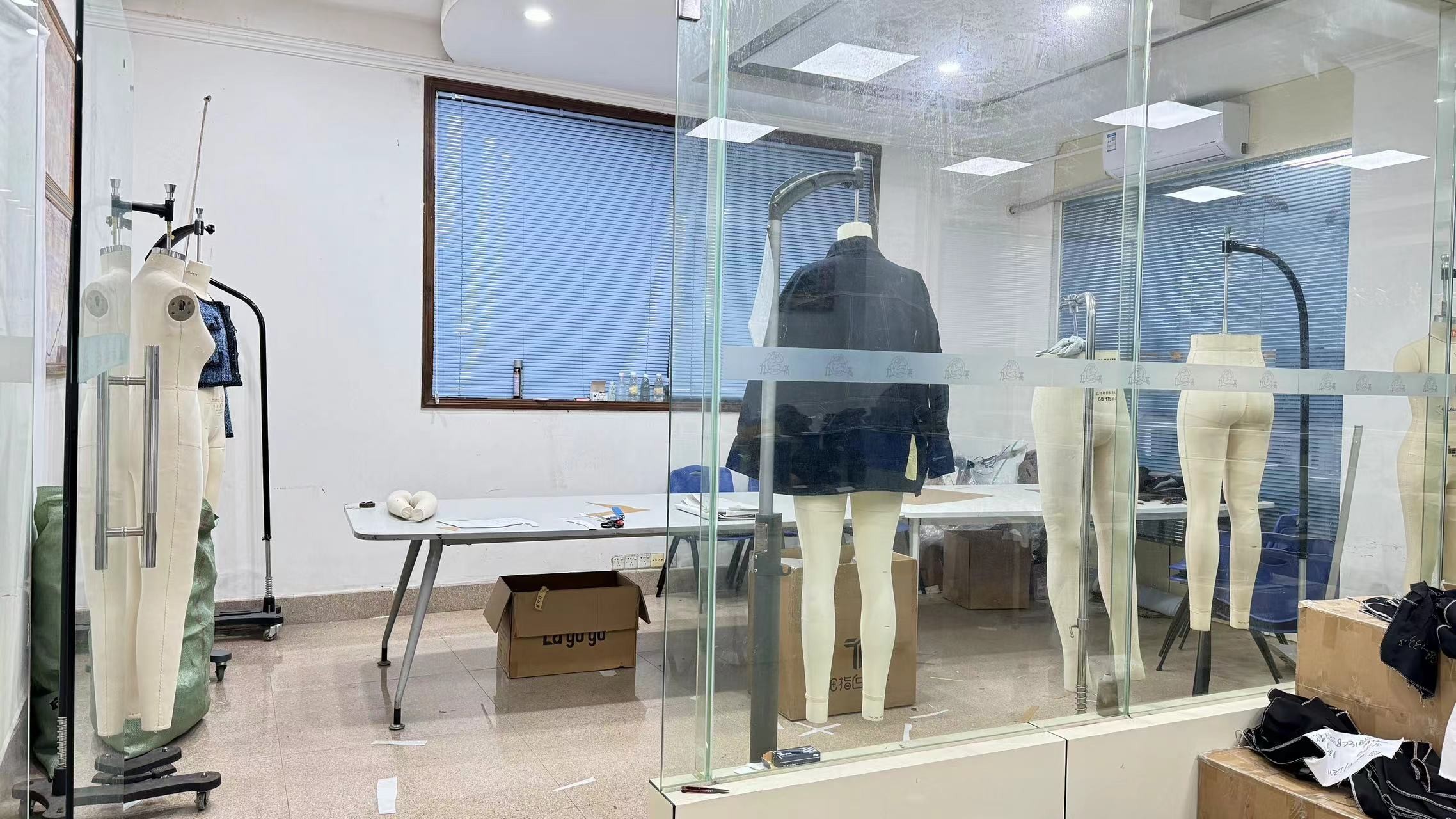 Guangdong Shunde Leka Clothing Design Co., Ltd ligne de production en usine