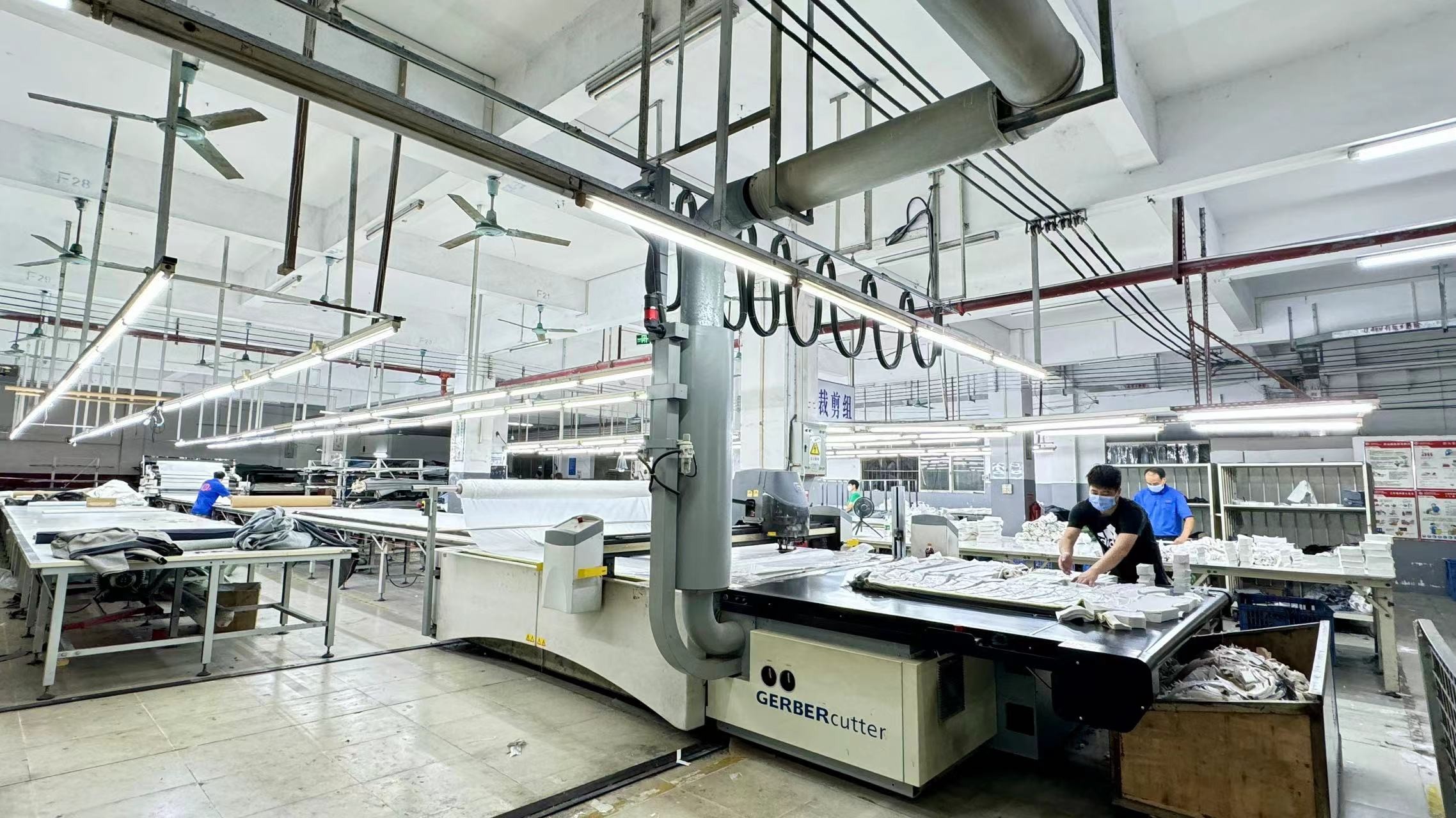 Guangdong Shunde Leka Clothing Design Co., Ltd ligne de production en usine