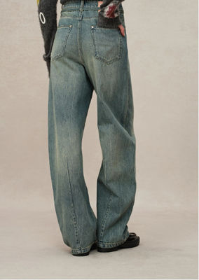 Coupe à lame courbée à taille haute avec couture latérale unique et raccourcissement du genou