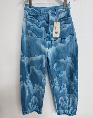Lettre en gras Imprimé Vibrante Cravate teinté Denim Fond Cravate teinté Jeans Homme