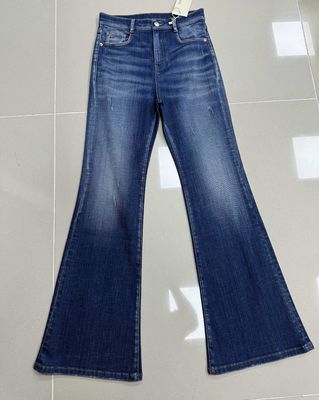 Un design exclusif en denim pour des lignes nettes et lisses