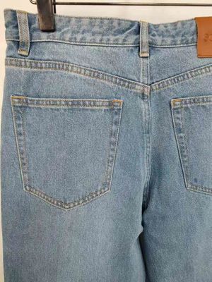 Étoile comme des boutons sur les jambes Denim Fond pour un look unique, exceptionnel