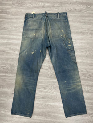 Des jeans à jantes droites pour une esthétique artistique et élancée