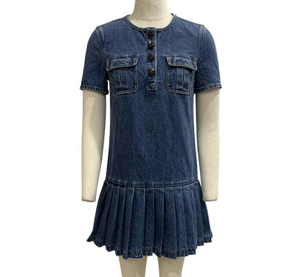 Classique Collier et Manches courtes Vêtement en denim pour un look intemporel