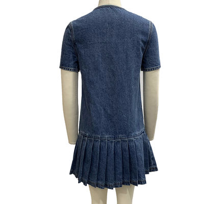 Classique Collier et Manches courtes Vêtement en denim pour un look intemporel