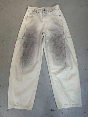 Le fond en denim à haute taille pour une silhouette flatteuse