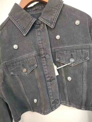 Vintage élégance coupe denim veste à la mode tendance à la recherche de différents vêtements