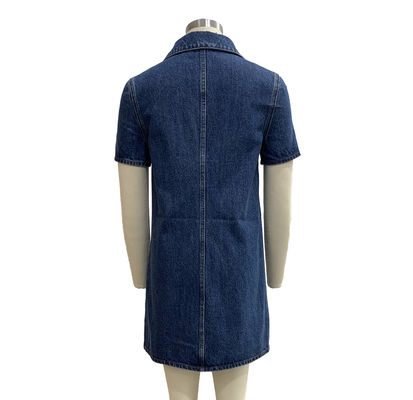 Collier de lapelet et robe en denim à manches courtes pour un style poli mais décontracté