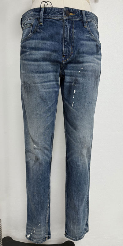 Le lavage lourd et la finition de denim pour une ambiance nostalgique