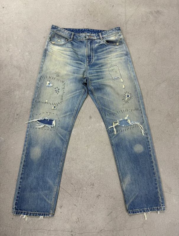 Le fond de denim léger avec une forte détresse pour un look vintage robuste