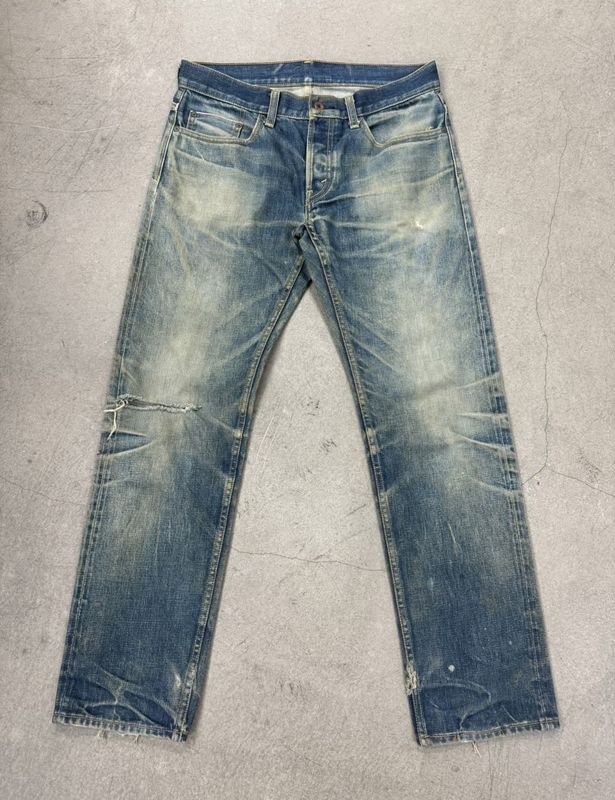 Jeans légers avec une moustache et des moustaches pour un look vintage robuste