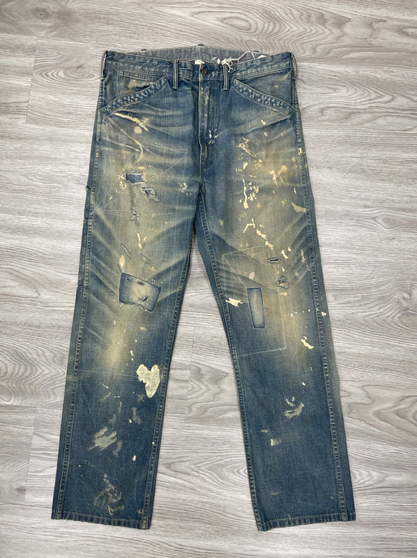 Des jeans à jantes droites pour une esthétique artistique et élancée