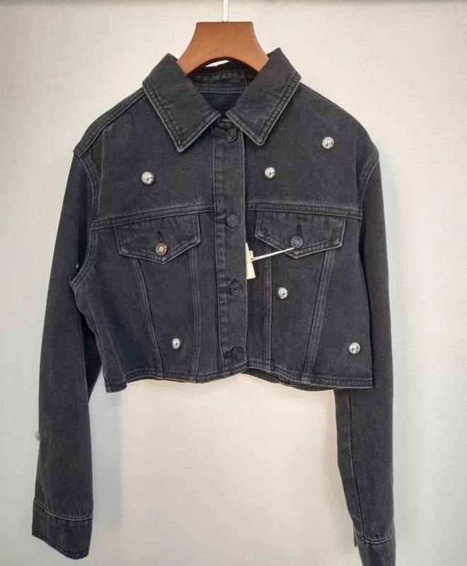 Vintage élégance coupe denim veste à la mode tendance à la recherche de différents vêtements